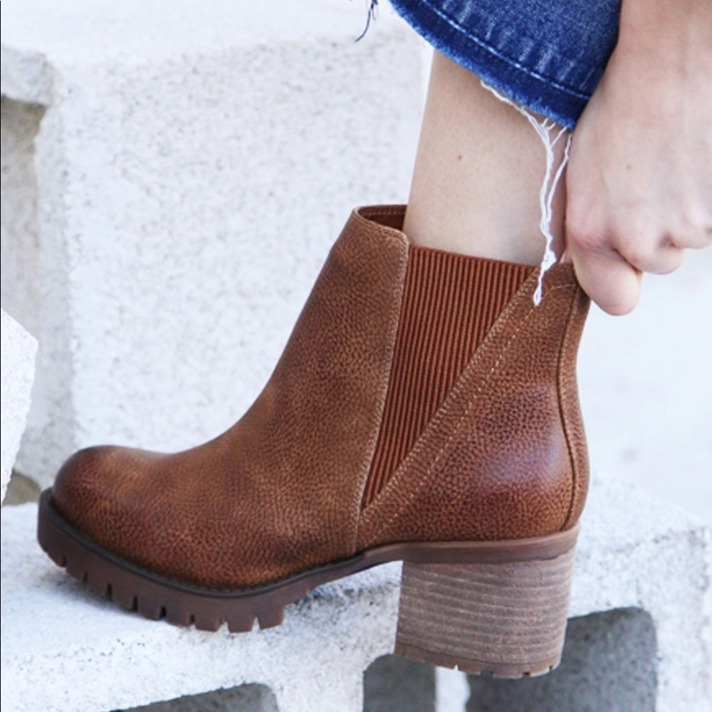 Mia Chelsea boots